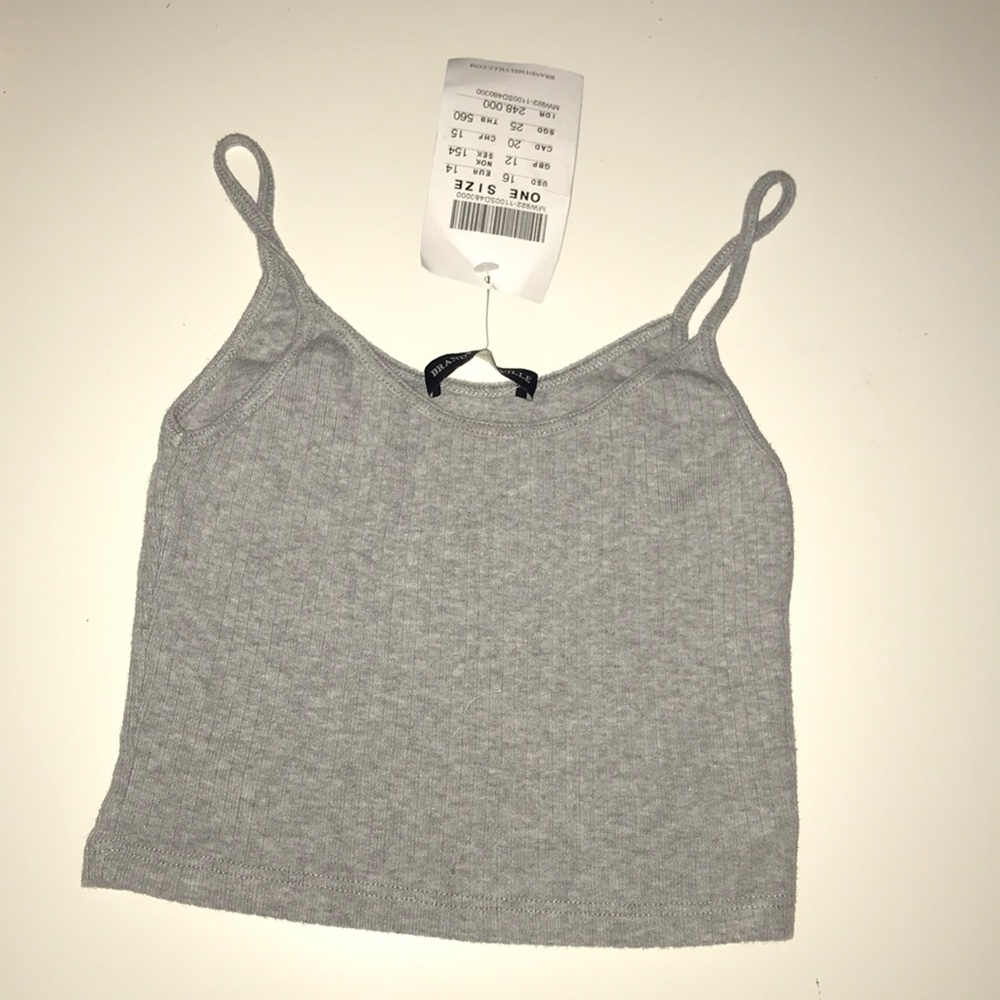 Gray cropped tank